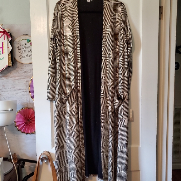 NWT LuLaRoe elegant Sarah M duster/cardigan